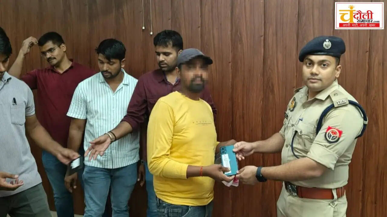police-recovered-and-returned-111-lost-mobiles