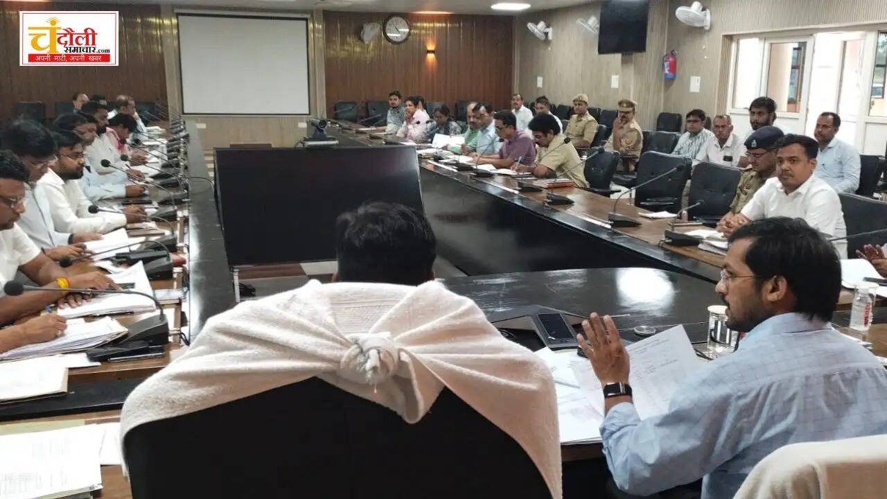 chandauli-news-farmers-land-compensation-tehsildar-warning-dm