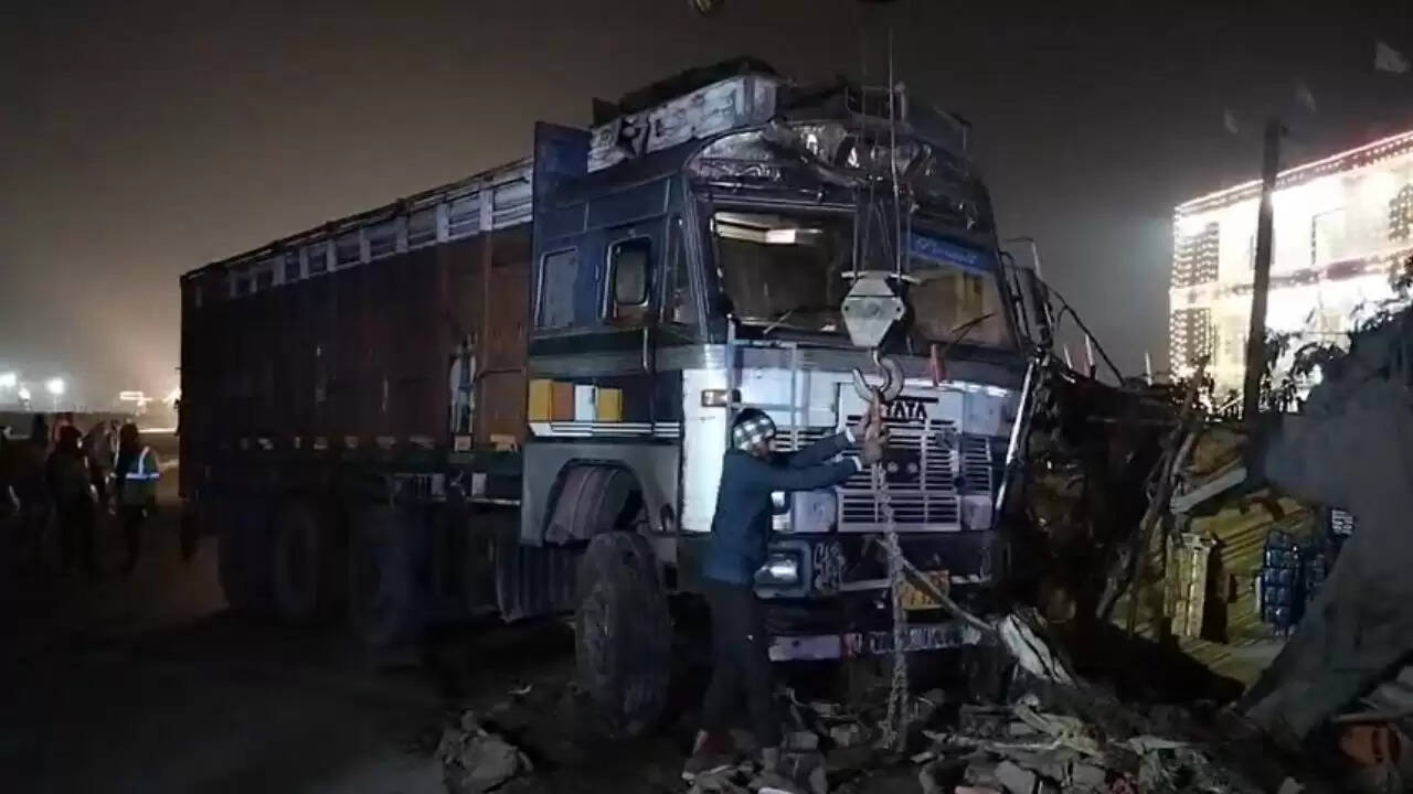 Chandauli road accident NH19 Truck crashes into tea stall Chandauli Haryana driver death Chandauli