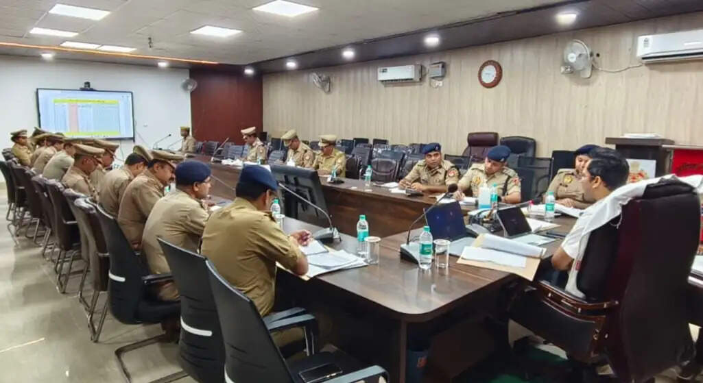 chandauli-sp-akash-patel-crime-review-and-zero-fatality-mission-2026