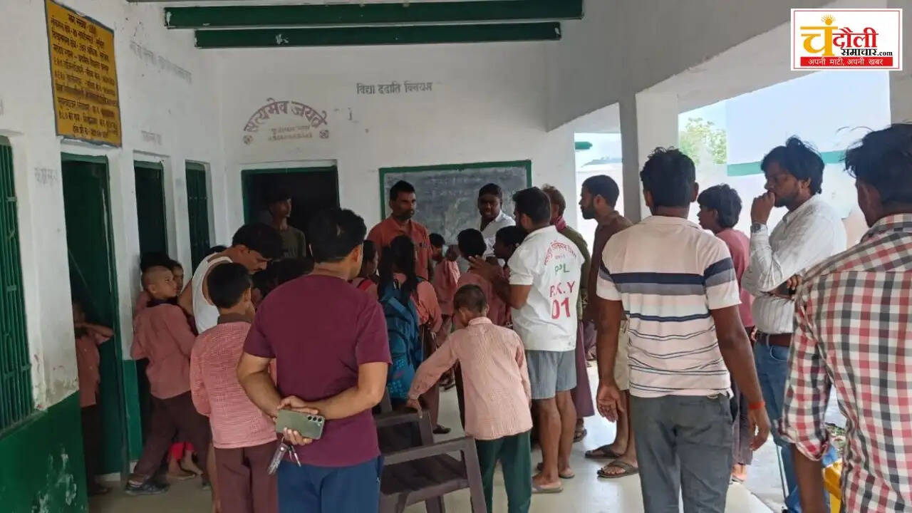 palpur-school-headmaster-sleeping-video-viral-beo