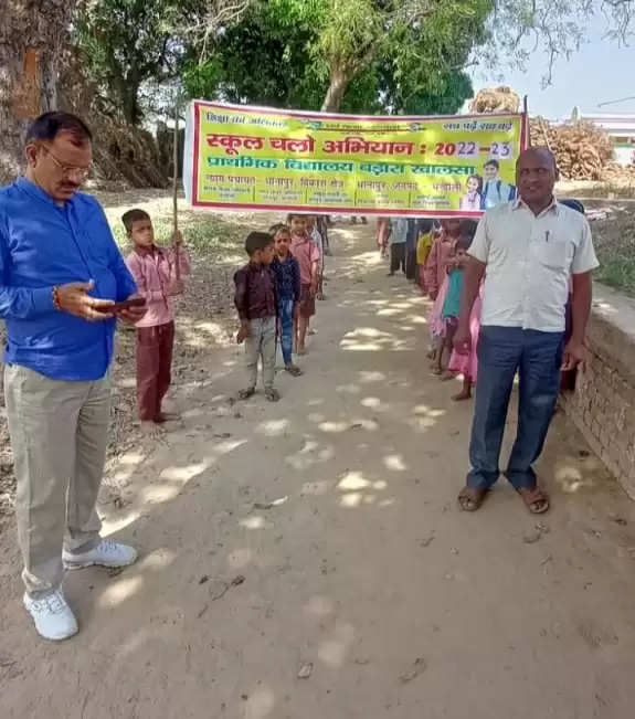 Teachers and students of primary school Barora