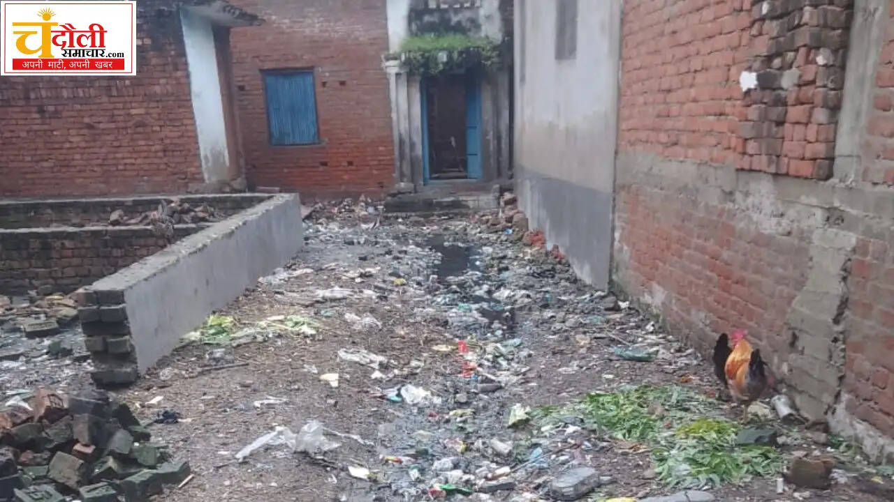 chandauli-news-chakiya-lalpur-village-waterlogging-cleanliness-issue