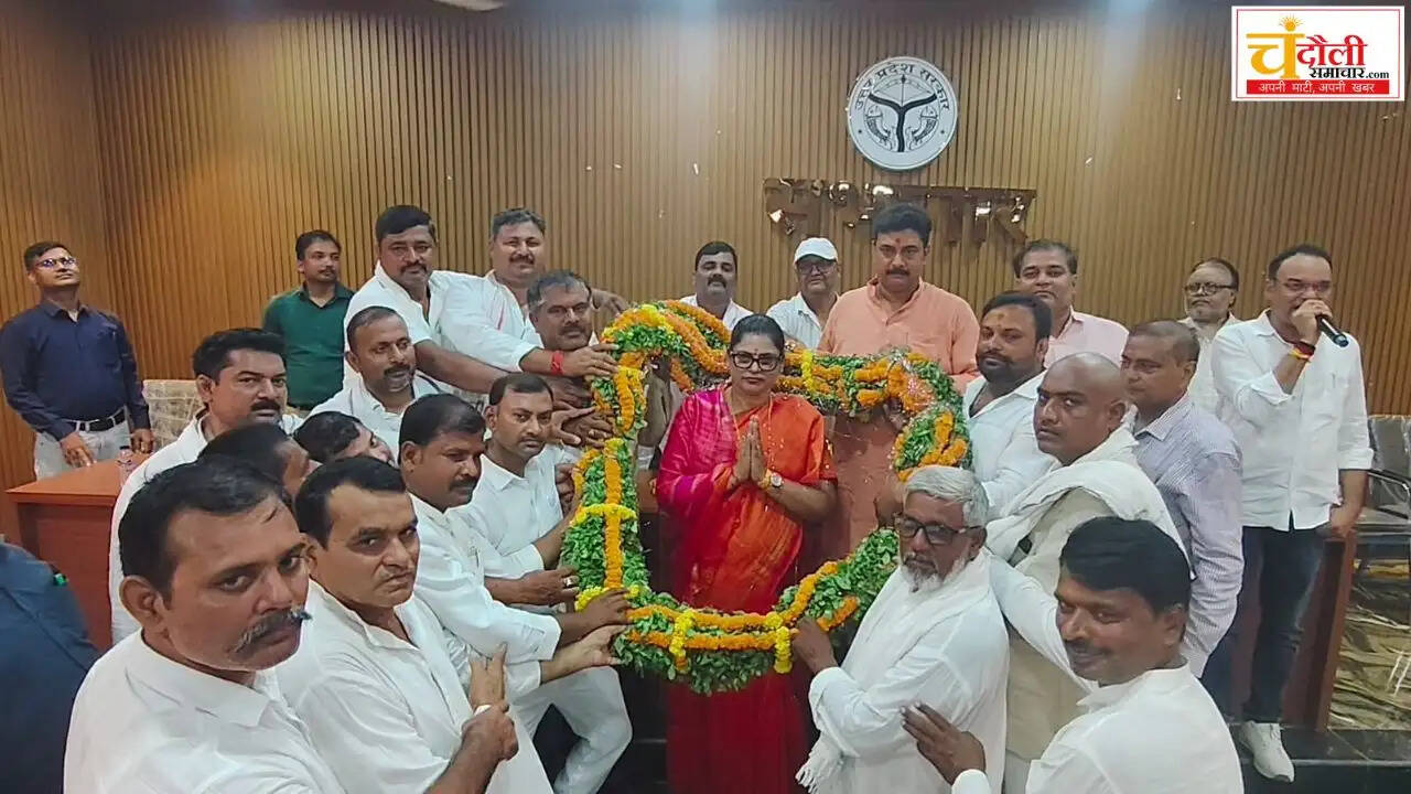 chahaniya-block-pradhans-honoured-mp-sadhana-singh
