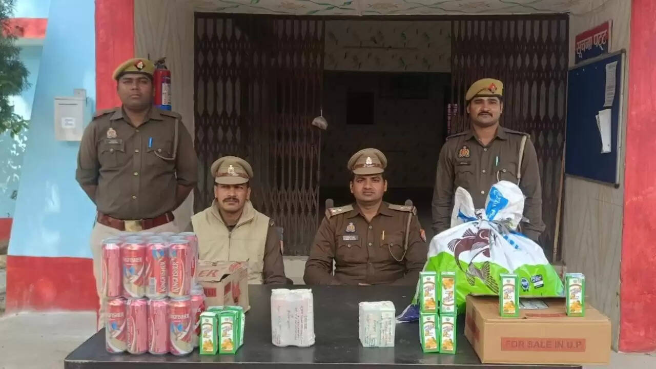 Chandauli news liquor smuggling case  Chandauli khabar Balua police action  Chandauli samachar illegal alcohol seized  Jharkhand number car liquor smuggling  Balua police station crime updates