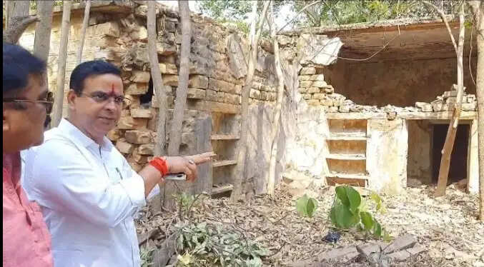 chandauli news naxalism free naugarh, chandauli khabar forest department office, chandauli samachar majhigai range camp, chandauli news minister sanjiv gond, chandauli samachar ranger amit shrivastava initiative