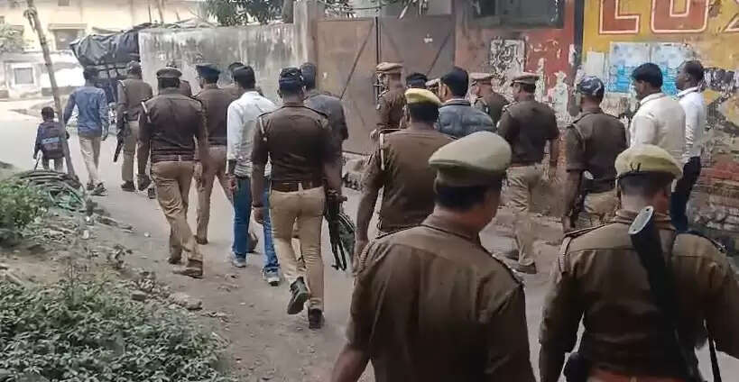 dig-vaibhav-krishna-visits-chandauli-rohitash-pal-murder-case