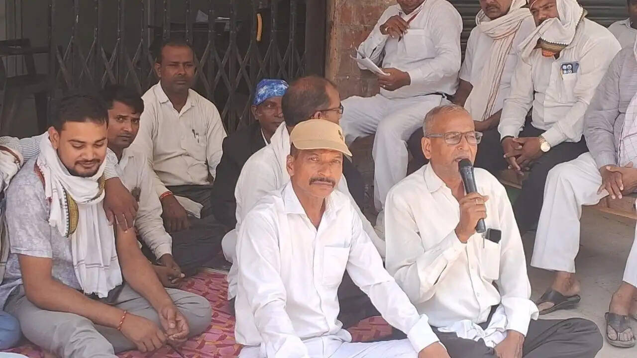mughalsarai-lawyers-protest-e-registry-ekyc-issue