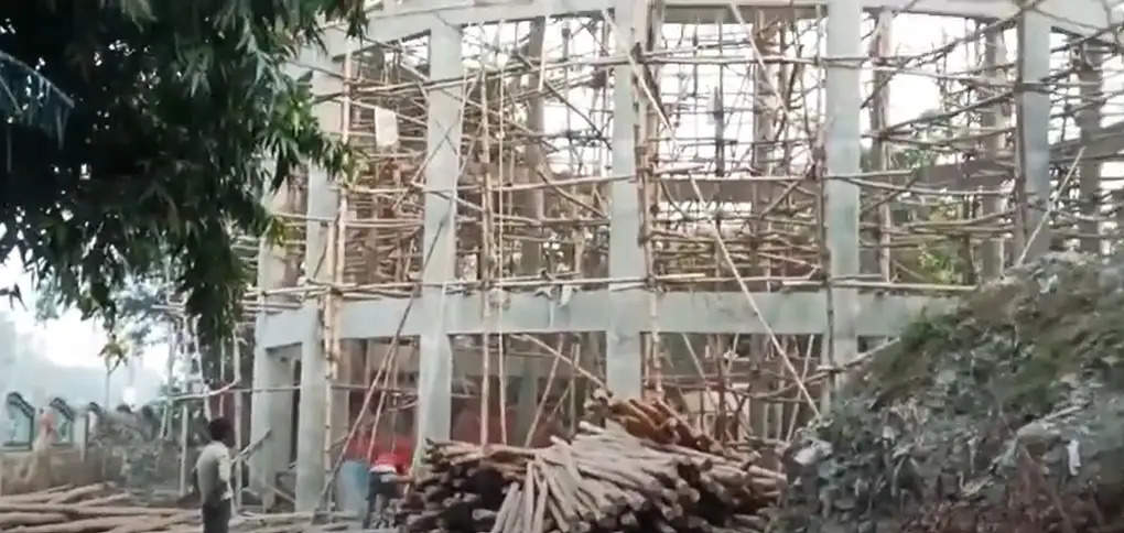 poor condition of Subhas Park mughalsarai Netaji Statue 