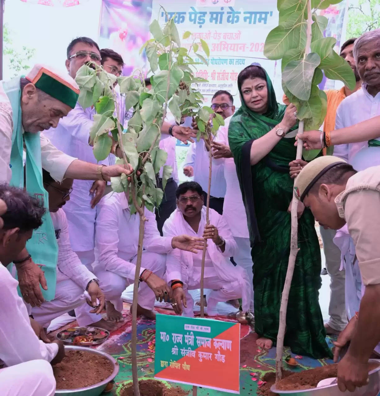 Minister Sanjeev Singh Gond