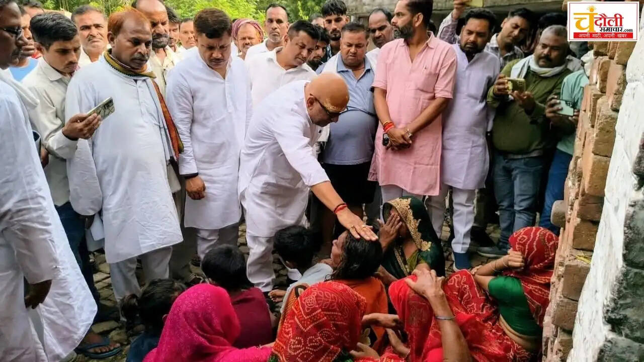 ajay-rai-meets-deceased-worker-baldev-yadav-family