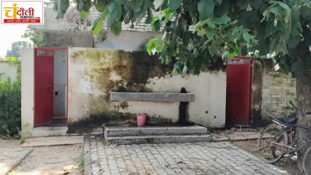 chakiya-block-mudhua-primary-school-teachers-negligence-news