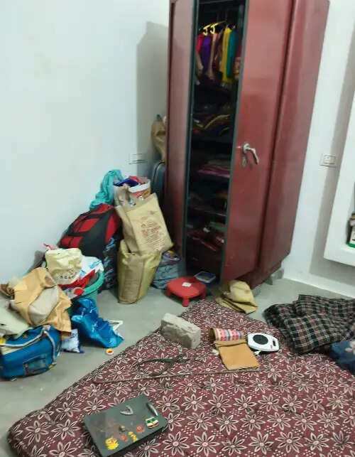  Chandauli news house theft case, Chandauli khabar Mughalsarai crime updates, Chandauli samachar Vrindavan Colony theft, burglary incident in Chandauli district, Mughalsarai police investigation theft news